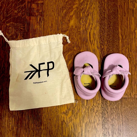 Freshly Picked Other - Freshly Picked knotted bow mocc mini sole size 4